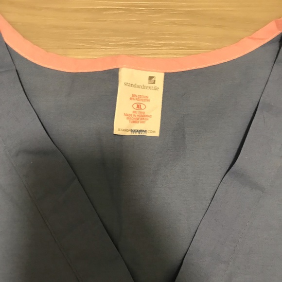 🔥SALE🔥 StandardTextile Scrub Top - Picture 3 of 4